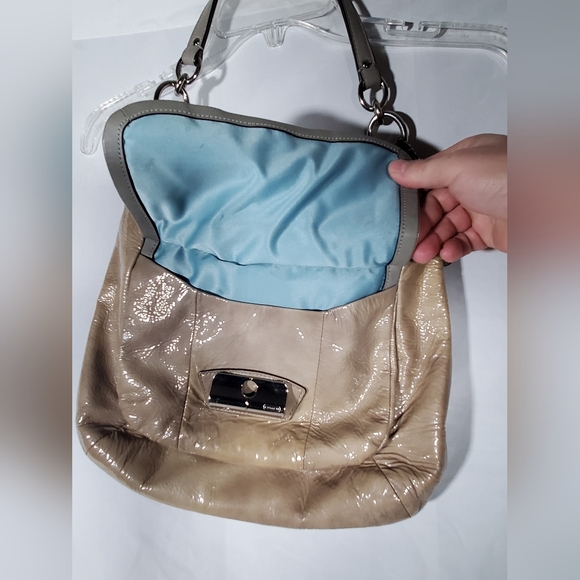 COACH KRISTIN CHAMPAGNE IVORY SHINEY LEATHER HOBO SHOULDER HANDBAG PURSE - Picture 4 of 12